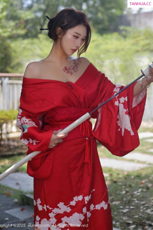   [XiuRen]高清写真图 2025.08.22 No.10683 金允希Yuki 红色和服第3张图片